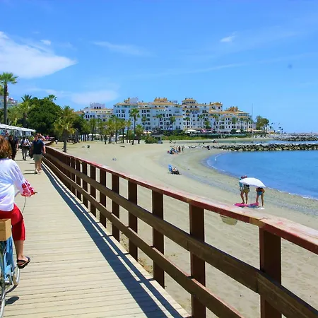 Beachside Luxury In Puerto Banus - Club Playas Del Duque