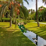Beachside Luxury In Puerto Banus - Club Playas Del Duque