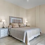 Beachside Luxury In Puerto Banus - Club Playas Del Duque Apartman *