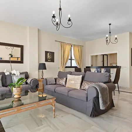 Beachside Luxury In Puerto Banus - Club Playas Del Duque