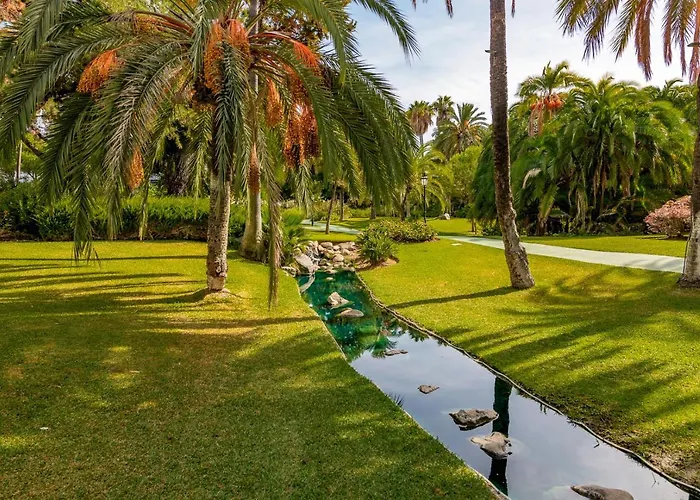 Beachside Luxury In Puerto Banus - Club Playas Del Duque