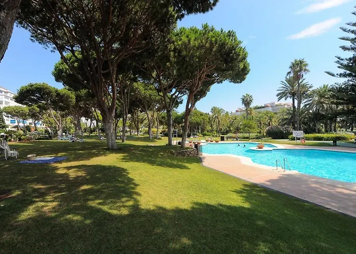 Beachside Luxury In Puerto Banus - Club Playas Del Duque