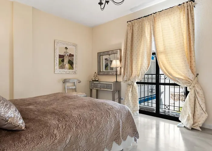 Beachside Luxury In Puerto Banus - Club Playas Del Duque Marbella