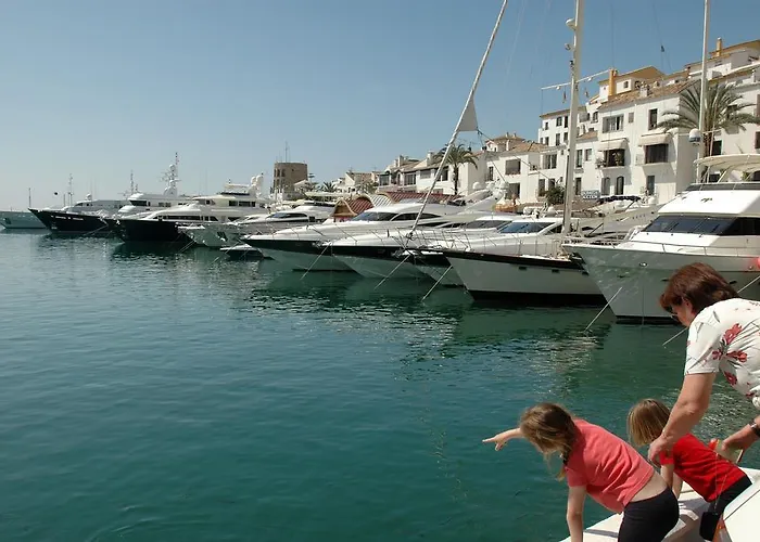Beachside Luxury In Puerto Banus - Club Playas Del Duque
