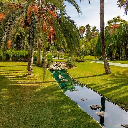 Beachside Luxury In Puerto Banus - Club Playas Del Duque