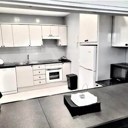 Beachside Luxury In Puerto Banus - Club Playas Del Duque 마르베야